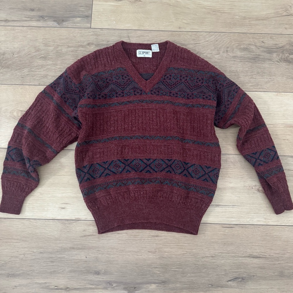 Vintage Men's V-Neck Sweater in Burgundy with Navy Pattern